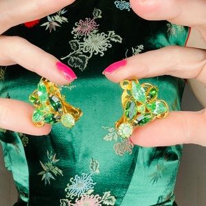 Stunning green Weiss clip on beautiful signed on back